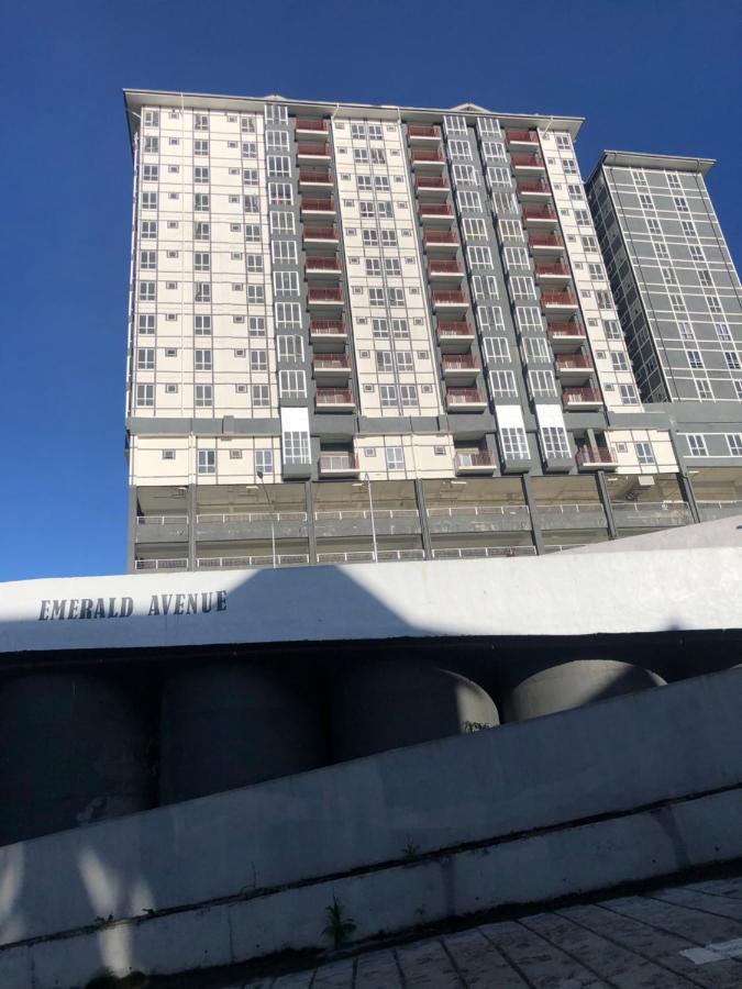 Ramadhina Eagle Eye View Home2Stay Emerald Avenue 伯恩仓 外观 照片